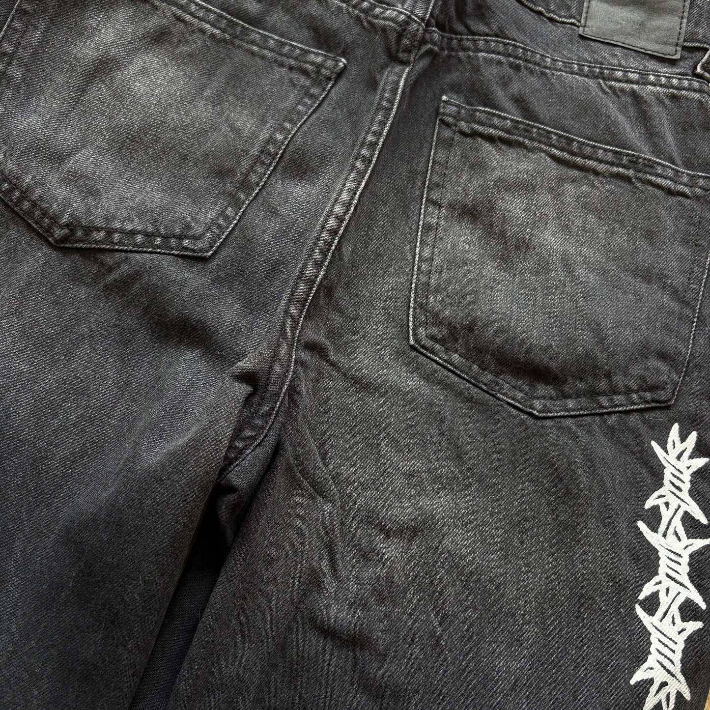 Flail Hand-Printed Black Mom Jeans – M